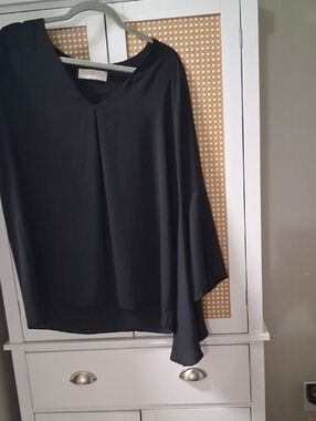 Amanda Uprichard Black Flowing V-Neck Blouse